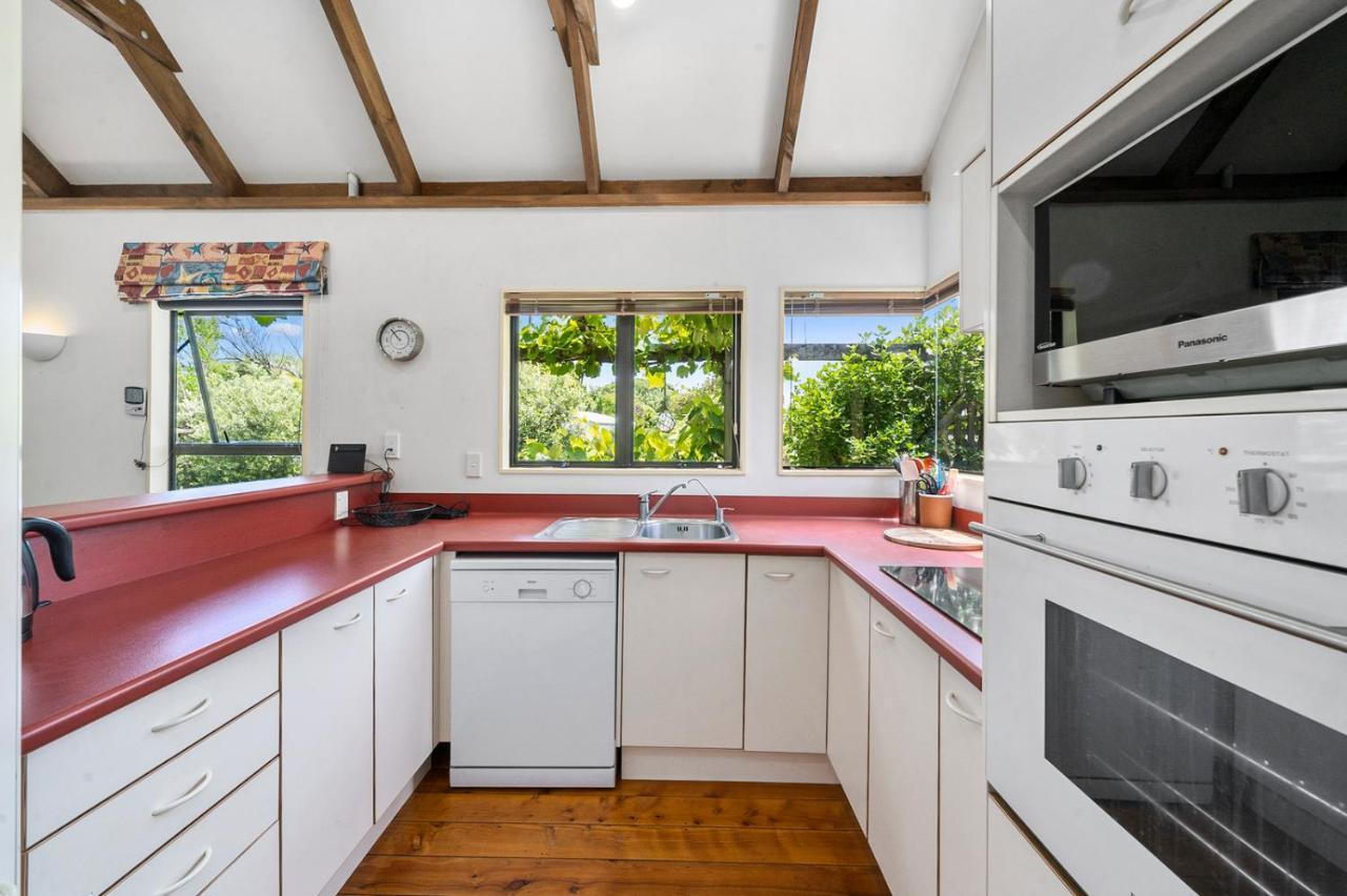 Waimea Cottage - Waikanae Holiday Home Buitenkant foto